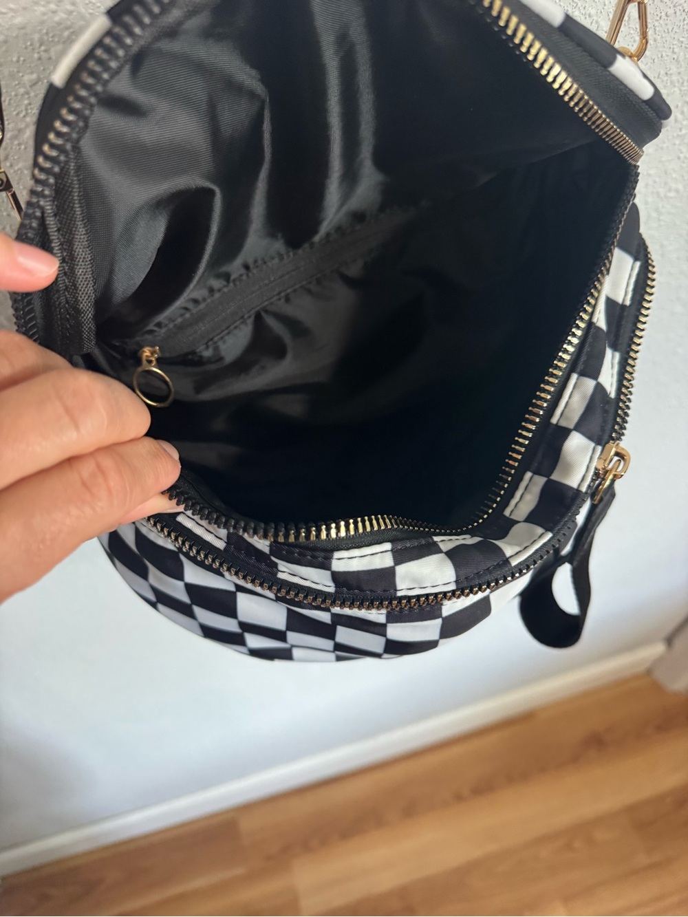GoFree - The Roomiest Bum Bag (Black and White Checkered) - Picture 4 of 8